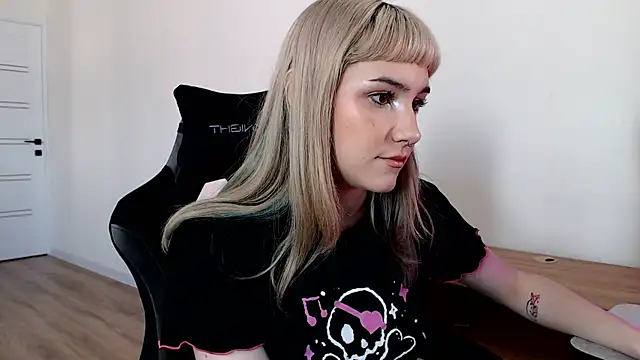 Snapshot of Princess_Shy___ chatting on February 21, 2025, 12:39 pm Princess Shy online show from February 21, 2025, 12:39 pm