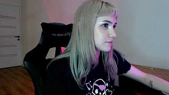 Snapshot of Princess_Shy___ chatting on February 21, 2025, 3:43 pm Princess Shy online show from February 21, 2025, 3:43 pm