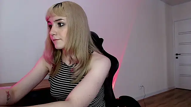 Snapshot of Princess_Shy___ chatting on March 4, 2025, 2:21 pm Princess Shy online show from March 4, 2025, 2:21 pm