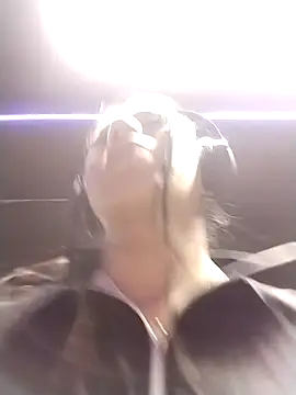 Snapshot of Karenn12 chatting on September 19, 2025, 2:13 am Karenn12 online show from September 19, 2025, 2:13 am