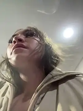 Snapshot of Sophie_LS chatting on March 12, 2025, 3:35 am Sophie LS online show from March 12, 2025, 3:35 am