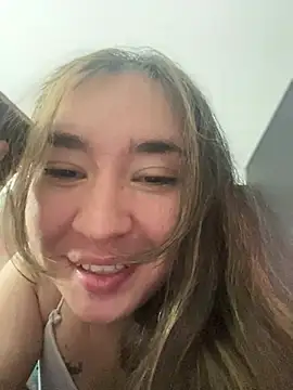 Snapshot of Sophie_LS chatting on March 18, 2025, 2:04 am Sophie LS online show from March 18, 2025, 2:04 am