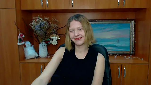 Snapshot of StellaCRL chatting on February 13, 2025, 12:11 pm StellaCRL online show from February 13, 2025, 12:11 pm