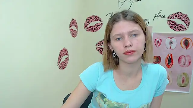 Snapshot of StellaCRL chatting on February 15, 2025, 10:33 am StellaCRL online show from February 15, 2025, 10:33 am