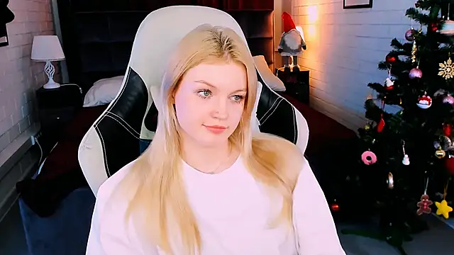 Snapshot of GraceGlamour chatting on January 5, 2025, 11:37 am GraceGlamour online show from January 5, 2025, 11:37 am