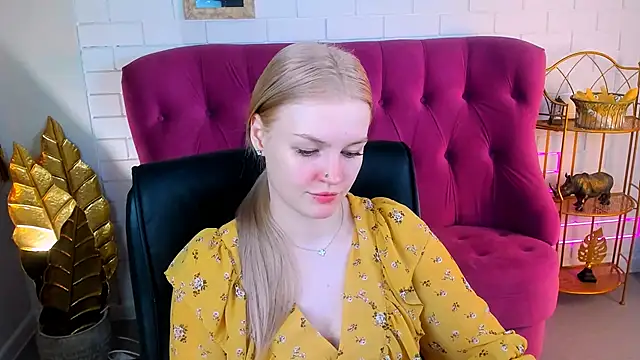 Snapshot of GraceGlamour chatting on January 13, 2025, 5:33 am GraceGlamour online show from January 13, 2025, 5:33 am