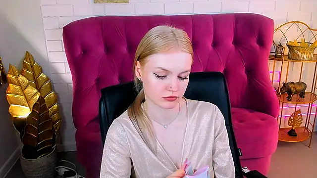 Snapshot of GraceGlamour chatting on January 13, 2025, 8:37 am GraceGlamour online show from January 13, 2025, 8:37 am