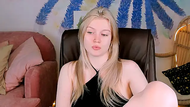 Snapshot of GraceGlamour chatting on January 28, 2025, 11:28 am GraceGlamour online show from January 28, 2025, 11:28 am