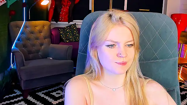 Snapshot of GraceGlamour chatting on February 5, 2025, 11:23 am GraceGlamour online show from February 5, 2025, 11:23 am