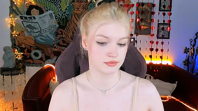 Snapshot of GraceGlamour chatting on February 15, 2025, 8:11 am GraceGlamour online show from February 15, 2025, 8:11 am