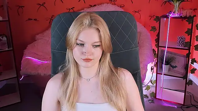 Snapshot of GraceGlamour chatting on February 21, 2025, 8:18 am GraceGlamour online show from February 21, 2025, 8:18 am
