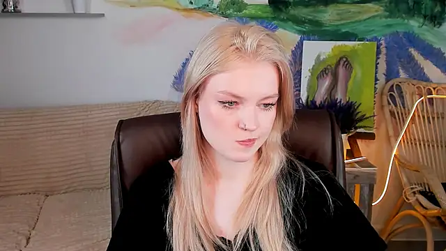 Snapshot of GraceGlamour chatting on March 12, 2025, 8:19 am GraceGlamour online show from March 12, 2025, 8:19 am