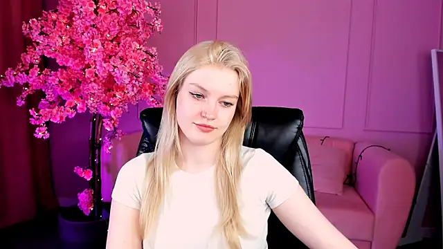 Snapshot of GraceGlamour chatting on March 22, 2025, 8:08 am GraceGlamour online show from March 22, 2025, 8:08 am
