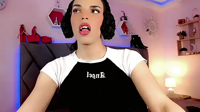 Snapshot of CandyJoselyn chatting on February 3, 2025, 3:49 pm CandyJoselyn online show from February 3, 2025, 3:49 pm