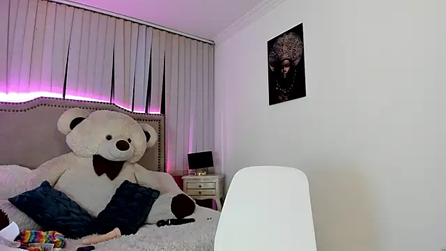 Snapshot of Valentina_Se chatting on December 18, 2024, 9:25 am Valentina Se online show from December 18, 2024, 9:25 am