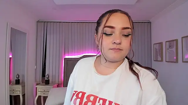 Snapshot of Valentina_Se chatting on February 5, 2025, 9:36 am Valentina Se online show from February 5, 2025, 9:36 am