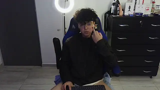 Snapshot of thomascooper7 chatting on February 17, 2025, 7:04 am thomascooper7 online show from February 17, 2025, 7:04 am