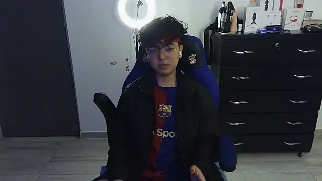 Snapshot of thomascooper7 chatting on February 18, 2025, 1:32 am thomascooper7 online show from February 18, 2025, 1:32 am