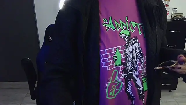 Snapshot of thomascooper7 chatting on February 22, 2025, 12:05 am thomascooper7 online show from February 22, 2025, 12:05 am