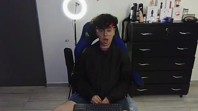 Snapshot of thomascooper7 chatting on February 22, 2025, 3:12 am thomascooper7 online show from February 22, 2025, 3:12 am