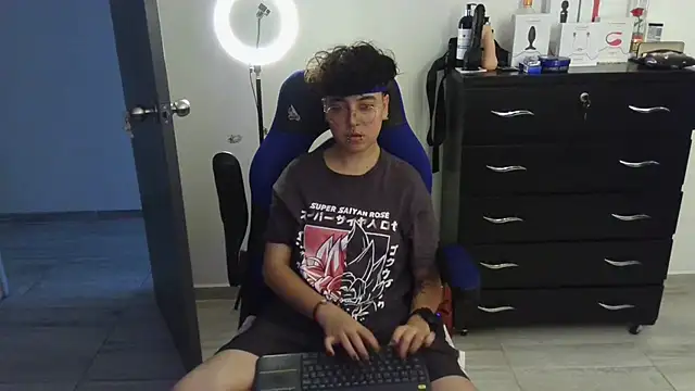 Snapshot of thomascooper7 chatting on March 7, 2025, 10:43 pm thomascooper7 online show from March 7, 2025, 10:43 pm