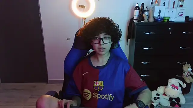 Snapshot of thomascooper7 chatting on October 20, 2025, 2:01 am thomascooper7 online show from October 20, 2025, 2:01 am