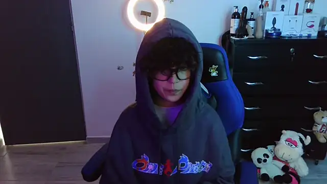 Snapshot of thomascooper7 chatting on October 27, 2025, 7:07 pm thomascooper7 online show from October 27, 2025, 7:07 pm