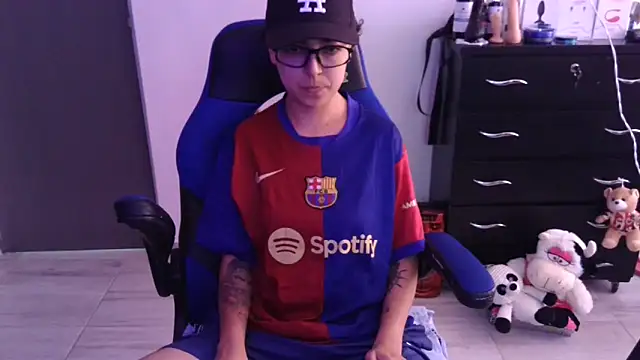 thomascooper7 online show from November 25, 2025, 5:46 pm