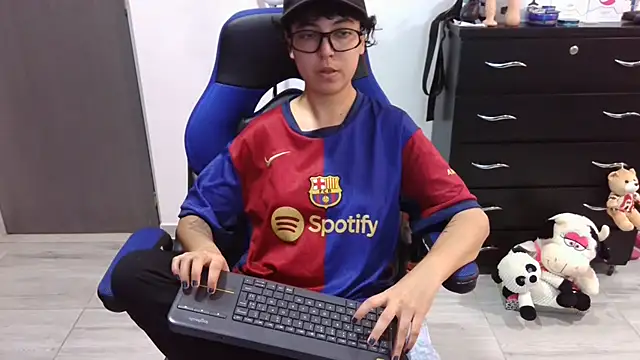 thomascooper7 online show from December 13, 2025, 7:53 pm