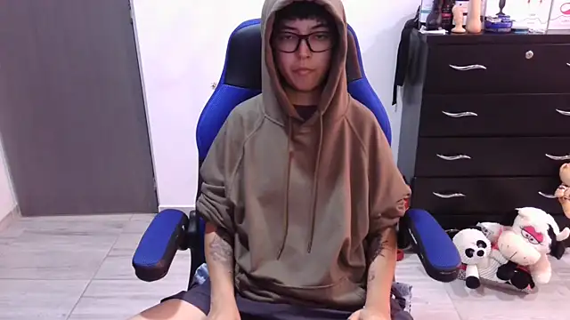 thomascooper7 online show from December 19, 2025, 6:59 pm