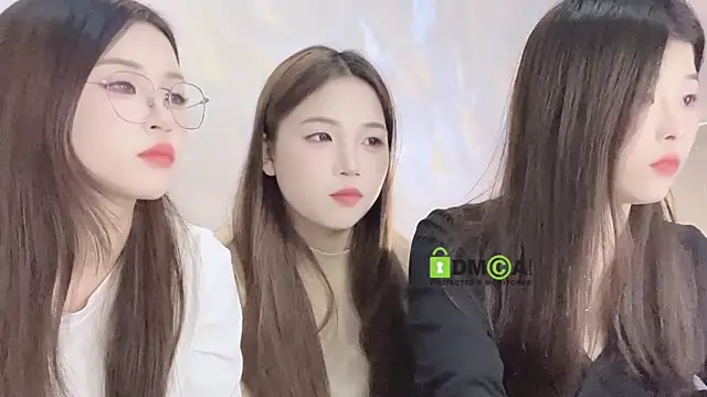 Snapshot of MM_YY_SS chatting on December 17, 2024, 9:05 pm MM YY SS online show from December 17, 2024, 9:05 pm