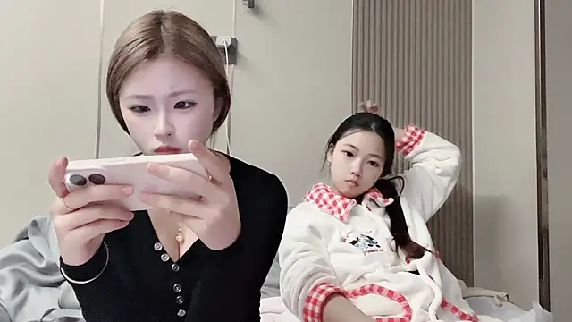 Snapshot of MM_YY_SS chatting on November 8, 2025, 11:54 am MM YY SS online show from November 8, 2025, 11:54 am