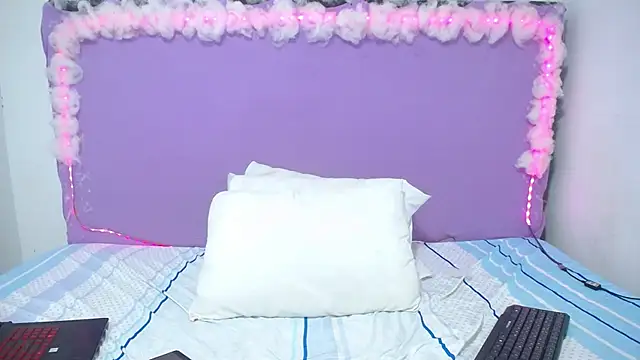 Snapshot of Amberhernandez chatting on January 14, 2025, 3:43 am Amberhernandez online show from January 14, 2025, 3:43 am