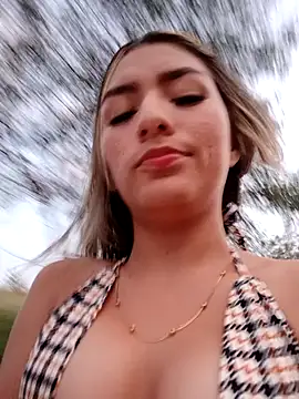 Snapshot of GIRL_DONCELLA chatting on December 16, 2024, 10:45 pm GIRL DONCELLA online show from December 16, 2024, 10:45 pm