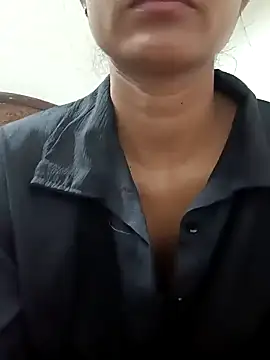 Snapshot of Rajni-Mehra chatting on February 24, 2025, 2:40 am Rajni-Mehra online show from February 24, 2025, 2:40 am