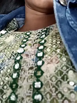 Snapshot of Rajni-Mehra chatting on March 3, 2025, 4:56 pm Rajni-Mehra online show from March 3, 2025, 4:56 pm