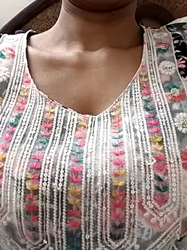 Snapshot of Rajni-Mehra chatting on March 5, 2025, 5:39 pm Rajni-Mehra online show from March 5, 2025, 5:39 pm