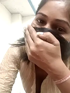 Snapshot of Rajni-Mehra chatting on March 8, 2025, 3:39 am Rajni-Mehra online show from March 8, 2025, 3:39 am