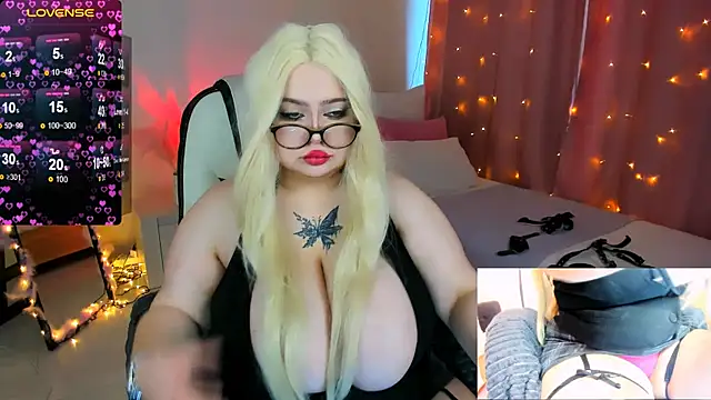 Snapshot of love_insidee chatting on February 19, 2025, 8:12 am love insidee online show from February 19, 2025, 8:12 am