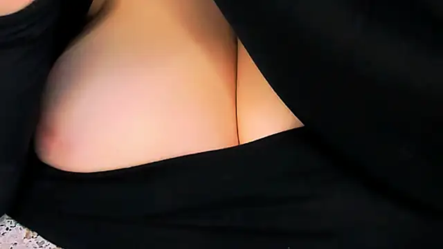 Snapshot of love_insidee chatting on October 18, 2025, 7:42 am love insidee online show from October 18, 2025, 7:42 am