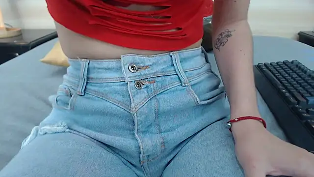 nahomibecker online show from March 13, 2025, 6:01 pm