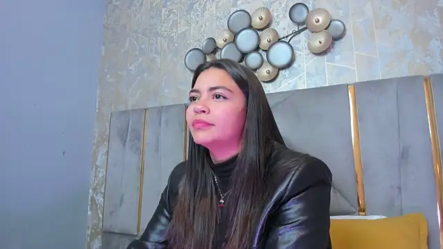 KimDevinne online show from November 23, 2025, 3:06 am