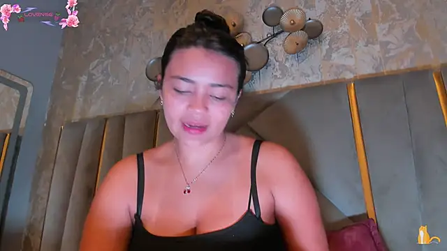 Snapshot of KimDevinne chatting on February 12, 2026, 3:12 am KimDevinne online show from February 12, 2026, 3:12 am