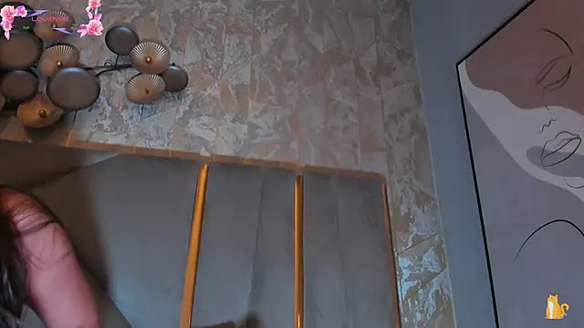 KimDevinne online show from April 3, 2026, 2:53 am