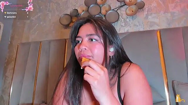 KimDevinne online show from April 11, 2026, 7:45 am