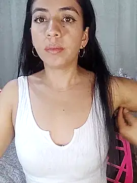 Snapshot of anngela01 chatting on December 3, 2024, 5:42 am anngela01 online show from December 3, 2024, 5:42 am