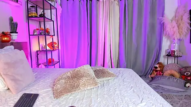 amber maxwell online show from October 27, 2025, 8:35 pm