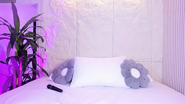 AnahinClar online show from April 4, 2026, 12:13 pm