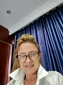 Snapshot of issa_soto_ chatting on March 16, 2026, 8:24 pm issa soto online show from March 16, 2026, 8:24 pm