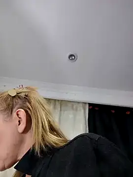 Snapshot of issa_soto_ chatting on March 25, 2026, 11:33 pm issa soto online show from March 25, 2026, 11:33 pm